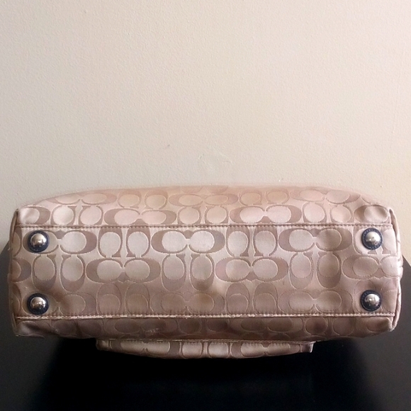 Coach - Picture 3 of 7